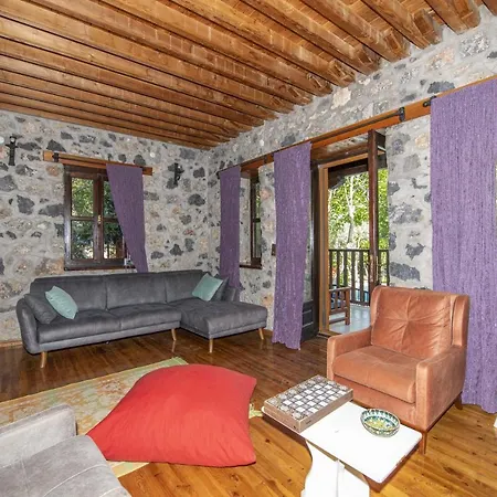 Peaceful With Private Pool And Garden In Fethiye كاياكوي